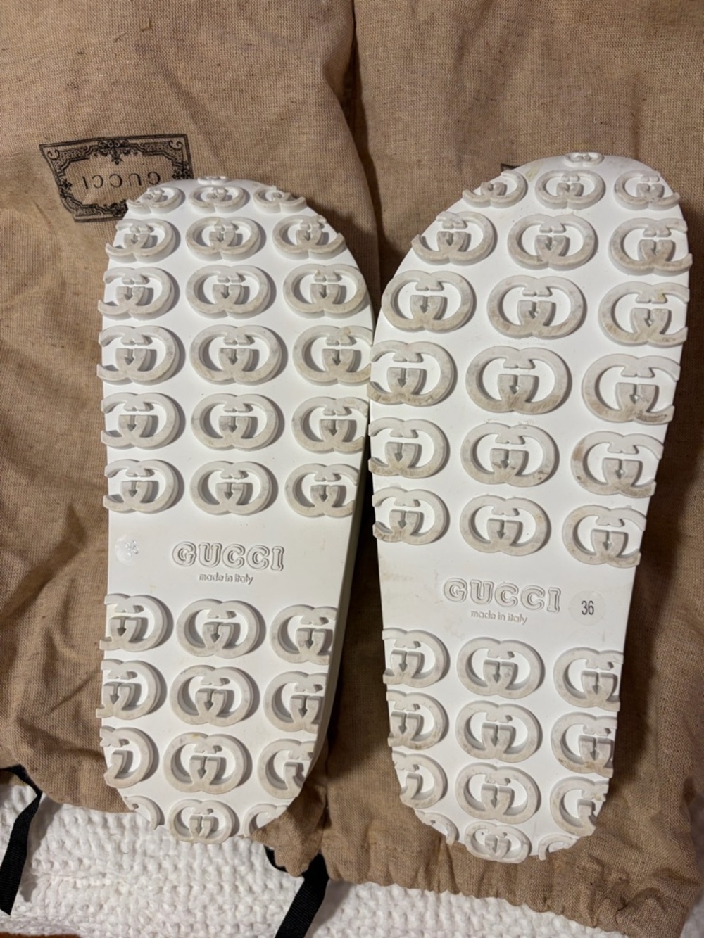 Gucci Ivory Rubber GG Logo Slide Sandals - Picture 3 of 4